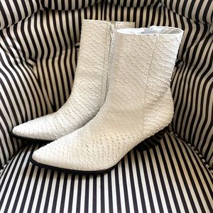Matisse white snake Caty western booties size 8